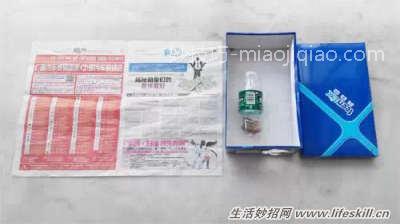 巧用矿泉水瓶捉蟑螂 