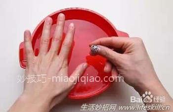 戒指卡手了怎么办？四妙招帮你轻松取出