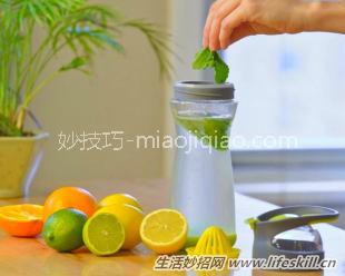 保温杯异味巧去除 