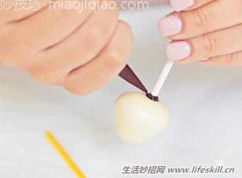 情人节，做一束朱古力玫瑰送给最爱的人！