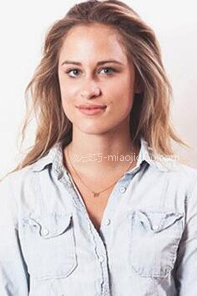 伴娘发型扎发步骤 教你做个完美女配角