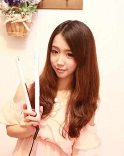 伴娘diy发型图解 花样马尾辫展现伴娘俏丽风采