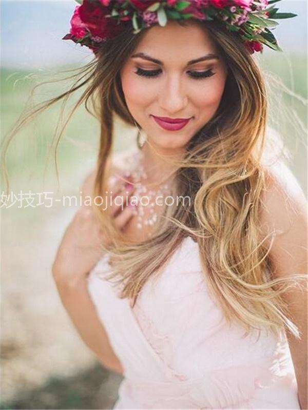 鲜花头饰新娘造型图片 让你有个小清晰的婚礼