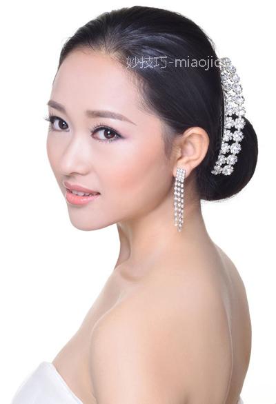 卷筒盘发新娘发型步骤 彰显东方女性之美