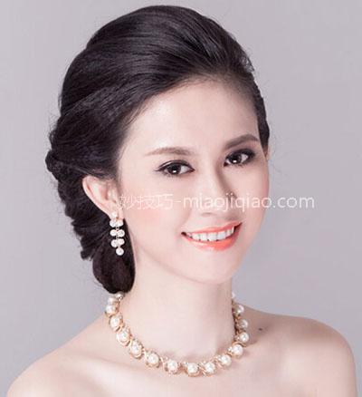 新娘发型详细步骤图解 唯美温婉气质露额盘发