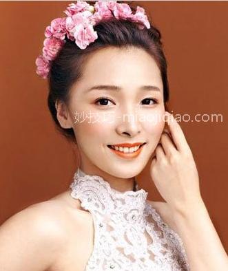 最新新娘盘发造型图片 化身浪漫花仙子让新郎对你爱不完