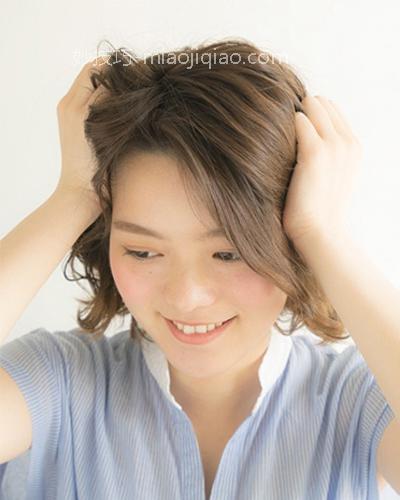 日系伴娘发型怎么扎 清新亮丽的短发扎发教程