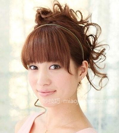 伴娘发型教程图片 华丽低调参加婚宴首选