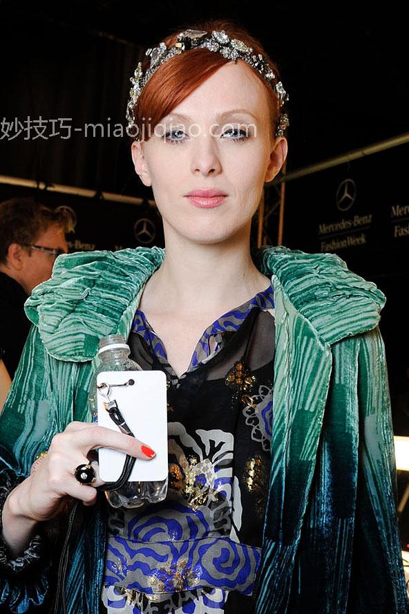 欧美范时尚伴娘发型图片 绿叶也很耀眼